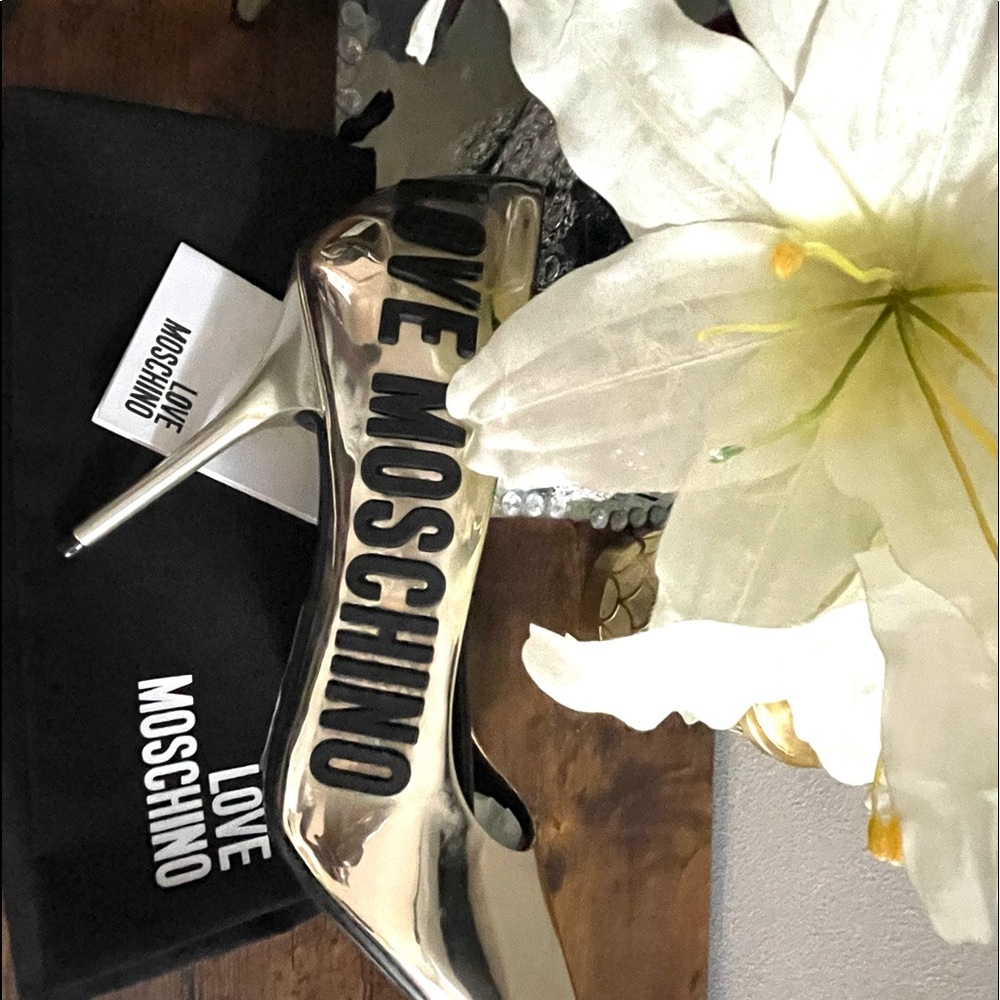 💋💋Moschino Silver metallic pointed pump🐻